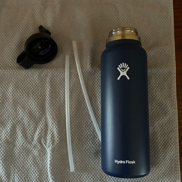 Hydro Flask Midnight Blue Bottle - Picture 6 of 8